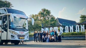 sewa bus pariwisata
